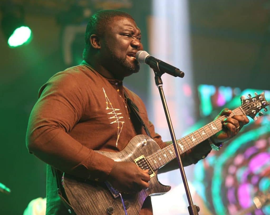 mtn stand in worship