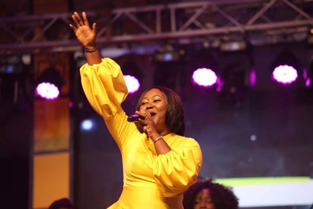 mtn stands in worship